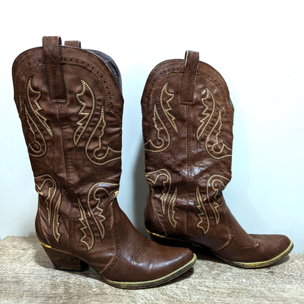 Cowgirl boots size 10